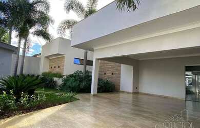 Imagem: A casa possui 4 Dormitórios, 4 Banheiros, 251m² de Área