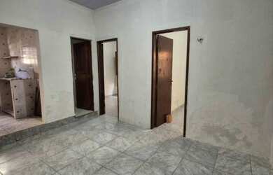 Imagem: A casa possui 2 Dormitórios, 2 Banheiros, 2 Vagas na garagem