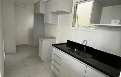 Imagem: O apartamento possui 2 Dormitórios, 1 Banheiro, 2 Vagas na