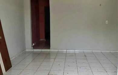 Imagem: A casa possui 2 Dormitórios, 1 Banheiro, 1 Vaga na garagem