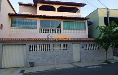 Imagem: A casa possui 4 Dormitórios, 3 Banheiros, 2 Vagas na garagem