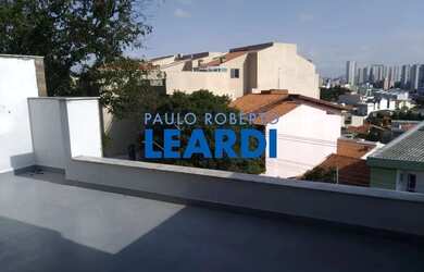 Imagem: A casa possui 2 Dormitórios, 3 Banheiros, 4 Vagas na garagem