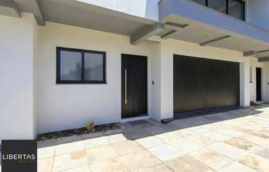 Imagem: A casa em condomínio possui 3 Dormitórios, 5 Banheiros, 2