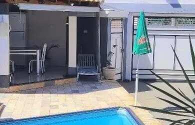 Imagem: A casa possui 3 Dormitórios, 4 Banheiros, 4 Vagas na garagem
