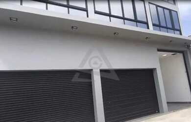 Imagem: O depósito possui 4 Vagas na garagem, 477m² de Área, Imóvel