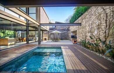 Imagem: A casa em condomínio possui 2 Dormitórios, 4 Banheiros, 2