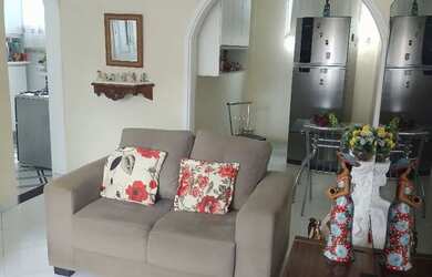 Imagem: A casa possui 3 Dormitórios, 2 Banheiros, 1 Vaga na garagem