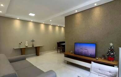 Imagem: A casa possui 3 Dormitórios, 2 Banheiros, 2 Vagas na garagem