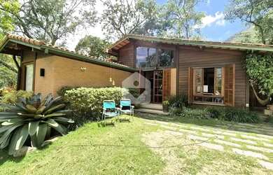 Imagem: A casa possui 2 Dormitórios, 2 Banheiros, 2 Vagas na garagem