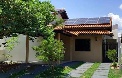 Imagem: A casa em condomínio possui 3 Dormitórios, 2 Banheiros, 2