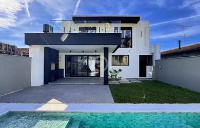 Imagem: A casa possui 3 Dormitórios, 4 Banheiros, 4 Vagas na garagem