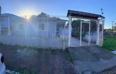Imagem: A casa possui 3 Dormitórios, 2 Banheiros, 3 Vagas na garagem