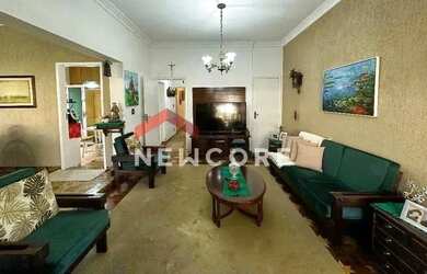 Imagem: A casa possui 3 Dormitórios, 3 Banheiros, 4 Vagas na garagem