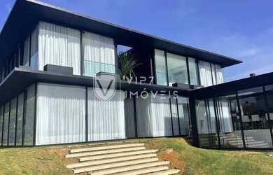 Imagem: A casa em condomínio possui 5 Dormitórios, 5 Banheiros, 5