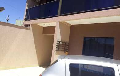 Imagem: A casa possui 5 Dormitórios, 2 Banheiros, 4 Vagas na garagem