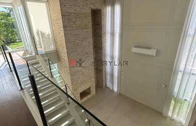 Imagem: A casa em condomínio possui 4 Dormitórios, 5 Banheiros, 5