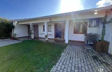 Imagem: Casa com 4 dormitórios, churrasqueira, vaga de garagem, à