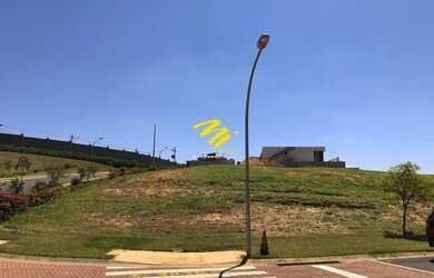 Imagem: O terreno possui 1.484m² de Área e está localizado em Loteamento