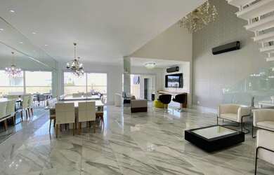 Imagem: A casa em condomínio possui 4 Dormitórios, 5 Banheiros, 4