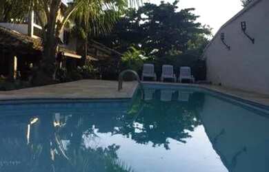 Imagem: A casa possui 4 Dormitórios, 5 Banheiros, 5 Vagas na garagem