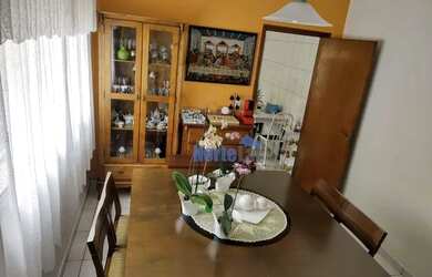 Imagem: A casa possui 3 Dormitórios, 3 Banheiros, 200m² de Área e