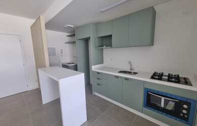 Imagem: O apartamento possui 1 Dormitório, 1 Banheiro, 1 Vaga na garagem