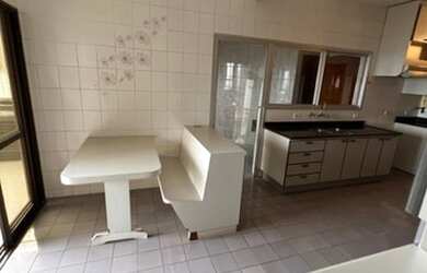 Imagem: O apartamento possui 4 Dormitórios, 4 Banheiros, 2 Vagas na