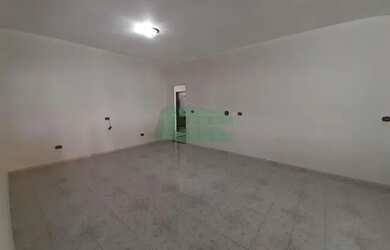 Imagem: A casa possui 3 Dormitórios, 2 Banheiros, 1 Vaga na garagem