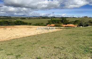 Imagem: O terreno possui 5.000m² de Área e está localizado em Porto