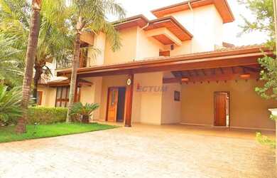 Imagem: A casa em condomínio possui 4 Dormitórios, 5 Banheiros, 4