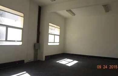 Imagem: O depósito possui 5 Vagas na garagem, 1.220m² de Área e