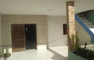 Imagem: A casa possui 3 Dormitórios, 2 Banheiros, 1 Vaga na garagem