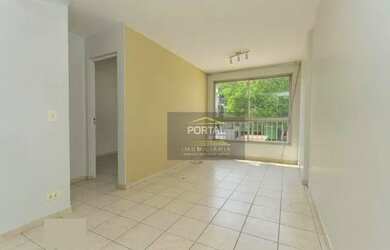 Imagem: O apartamento possui 1 Dormitório, 1 Banheiro, 1 Vaga na garagem