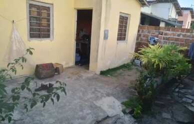 Imagem: A casa possui 2 Dormitórios, 1 Banheiro e está localizado