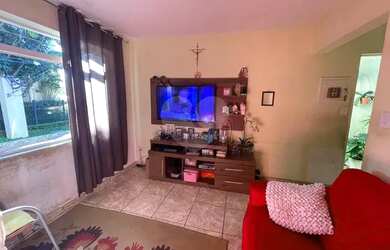 Imagem: A casa possui 2 Dormitórios, 2 Banheiros, 1 Vaga na garagem