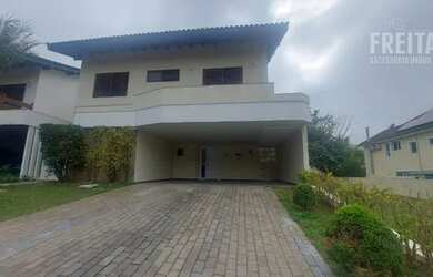 Imagem: A casa em condomínio possui 4 Dormitórios, 5 Banheiros, 4