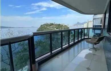 Imagem: O apartamento possui 4 Dormitórios, 5 Banheiros, 3 Vagas na