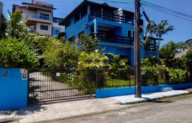 Imagem: A casa possui 5 Dormitórios, 5 Banheiros, 5 Vagas na garagem