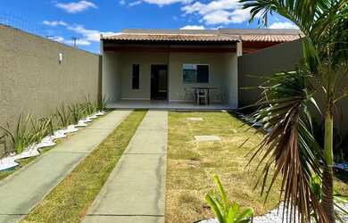 Imagem: A casa possui 2 Dormitórios, 2 Banheiros, 2 Vagas na garagem