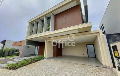 Imagem: A casa em condomínio possui 4 Dormitórios, 5 Banheiros, 2