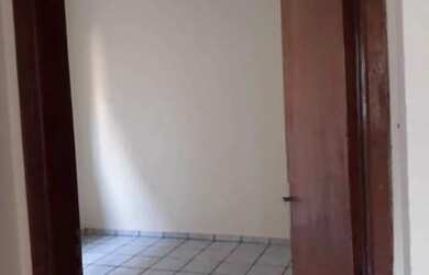 Imagem: A casa possui 2 Dormitórios, 1 Banheiro e está localizado