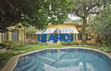 Imagem: A casa possui 3 Dormitórios, 4 Banheiros, 4 Vagas na garagem