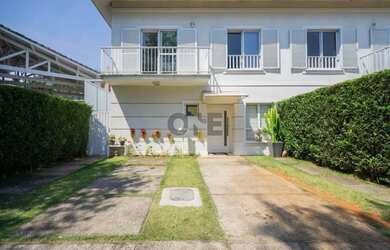 Imagem: A casa em condomínio à venda possui 3 Dormitórios, 5 Banheiros