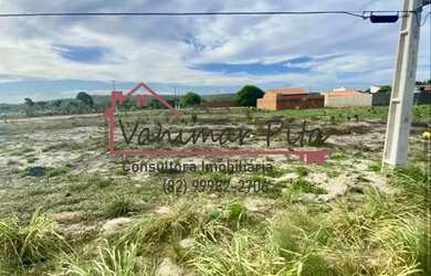 Imagem: O terreno possui 560m² de Área, Churrasqueira, Piscina e está