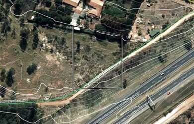 Imagem: O terreno possui 9500m² de Área e está localizado em Chácaras