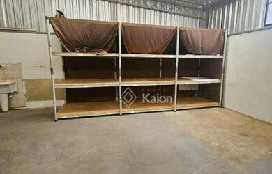 Imagem: O depósito para alugar possui 2 Vagas na garagem e 312m² de