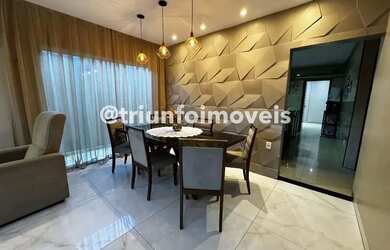 Imagem: A casa possui 4 Dormitórios, 1 Banheiro, 3 Vagas na garagem