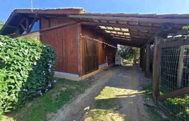 Imagem 3: Casa na Ibiraquera - Perto da Lagoa, com Piscina e Terreno Amplo