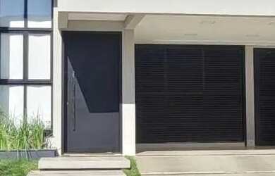 Imagem: A casa em condomínio possui 3 Dormitórios, 4 Banheiros, 2