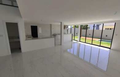 Imagem 11: Casa Alto Padrão no Alphaville LN2 4 Suítes, Projeto Sabine Rosas, Piscina e Sofisticação